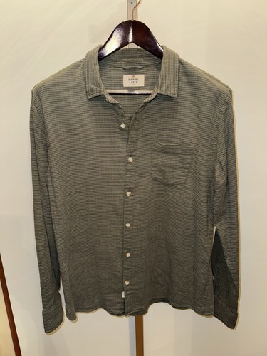 Camicia indossata sullo